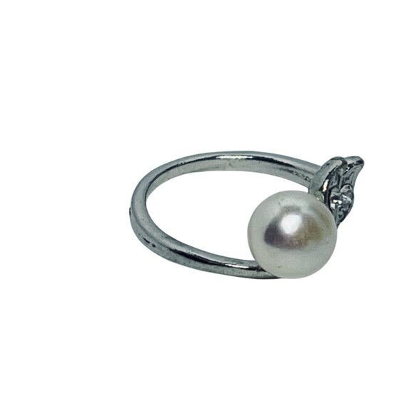 Silver Tone Faux Pearl & Rhinestone Statement Ring Size 8 (R432-1-2) - Picture 8 of 8